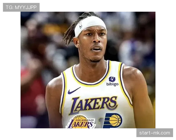 特纳三分大个引领球队逆转取胜,展现关键先生风采 特纳三分大个引领球队逆转取胜,展现关键先生风采