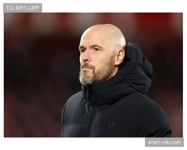 滕哈赫执教球队状态回暖，展现进攻与防守完美结合的全新风格