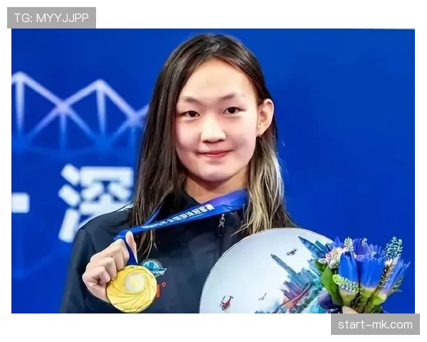 李冰洁训练完顺手买个包，我工资还没她零头多